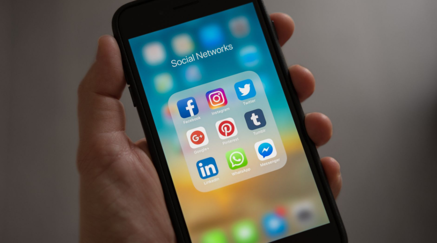 Kupas Tuntas Peran Social Media Specialist: Skill Wajib yang Harus Kamu Kuasai Tahun Ini